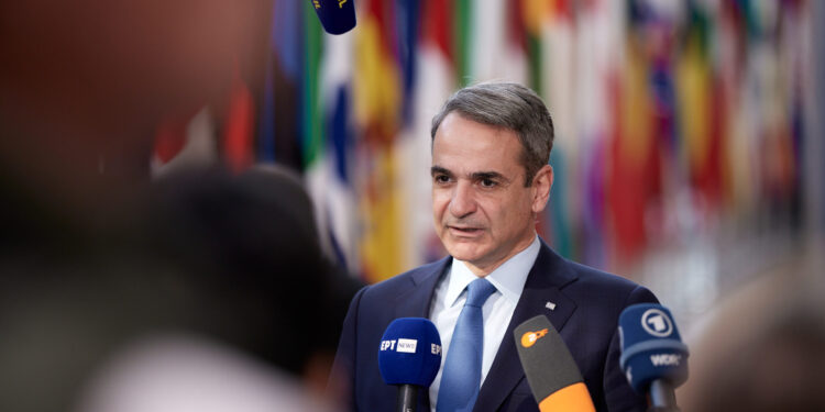 Γιατί η κυβέρνηση «σηκώνει» ψηλά το μεταναστευτικό