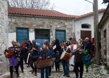 Μυτιλήνη: Νέοι και νέες αναβίωσαν πανάρχαια έθιμα και δρώμενα