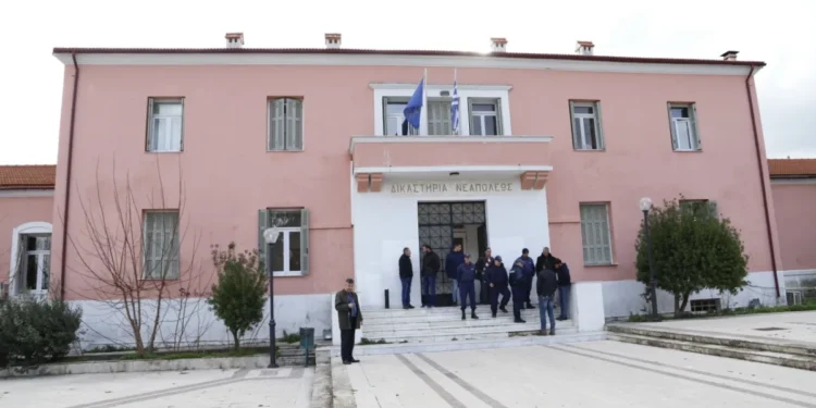 Λασίθι: Στα δικαστήρια ο 26χρονος που χτύπησε τον 78χρονο παππού του – Συνελήφθη και ο πατέρας του