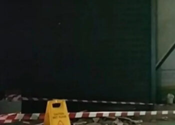 Κατέρρευσε τμήμα οροφής στην είσοδο εμπορικού κέντρου στο Πανόραμα