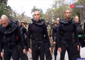 Ο ύμνος τον ΟΥΚ εντυπωσίασε και συγκίνησε στην παρέλαση