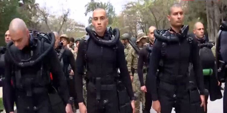 Ο ύμνος τον ΟΥΚ εντυπωσίασε και συγκίνησε στην παρέλαση