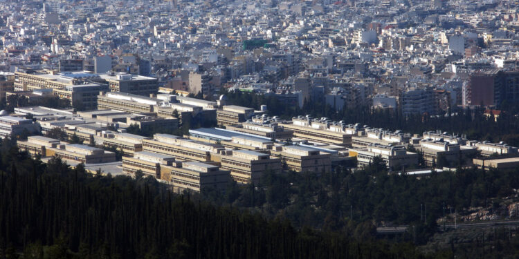 19χρονος φοιτητής βρέθηκε κρεμασμένος σε δέντρο