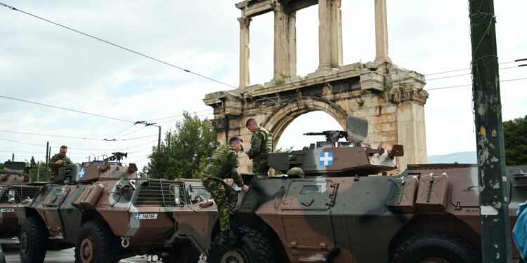 «Η Ελλάδα ποτέ δεν πεθαίνει» και τα υπόλοιπα εμβατήρια που δονούν τους Έλληνες