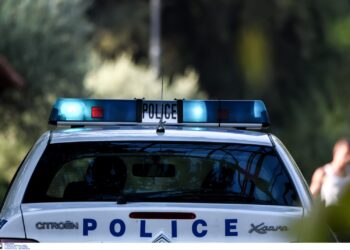 Ληστεία με μπουνιές σε περαστικούς