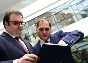 Συνάντηση Κυριάκου Πιερρακάκη με τον διοικητή της ΑΑΔΕ Γιώργο Πιτσιλή