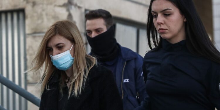 «Τα έσπασε όλα, χτυπούσε τους τοίχους», λέει συγκρατούμενή της