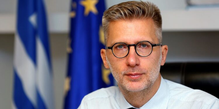 Όσοι αντιτίθενται στην αξιολόγηση στο Δημόσιο, αποφεύγουν τη λογοδοσία στους πολίτες