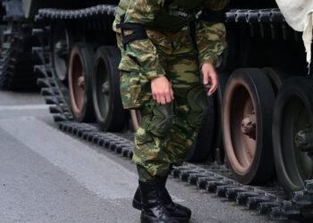 Αυξήσεις στους μισθούς των ενστόλων από 13% έως 20%