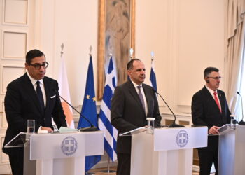 Τριμερής Ελλάδας-Κύπρου-Ισραήλ - Γεραπετρίτης: Ιδιαίτερη σημασία αποδίδουμε στη μεταξύ μας ενεργειακή συνεργασία και διασυνδεσιμότητα
