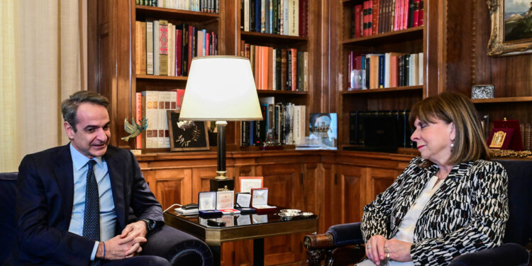 Τελευταία συνάντηση του πρωθυπουργού με την κ. Σακελλαροπούλου στο αξίωμα του ΠτΔ - Τι συζήτησαν