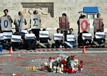 Μεγάλο πανεκπαιδευτικό συλλαλητήριο για το δυστύχημα των Τεμπών στο κέντρο της Αθήνας (εικόνες)