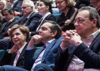 Ανακατεύονται οι τράπουλες στην κεντροαριστερά…