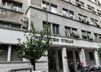 Η αλήθεια για την «ακύρωση» της επίσκεψης Μητσοτάκη στο Υπουργείο Υγείας – Υπάρχει φωτιά πίσω από τον καπνό
