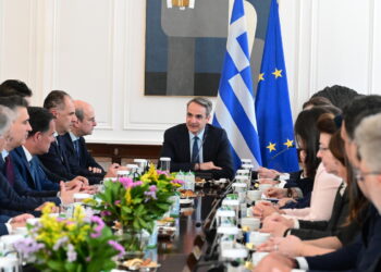 Στα 880 ευρώ ο κατώτατος μισθός από την 1η Απριλίου