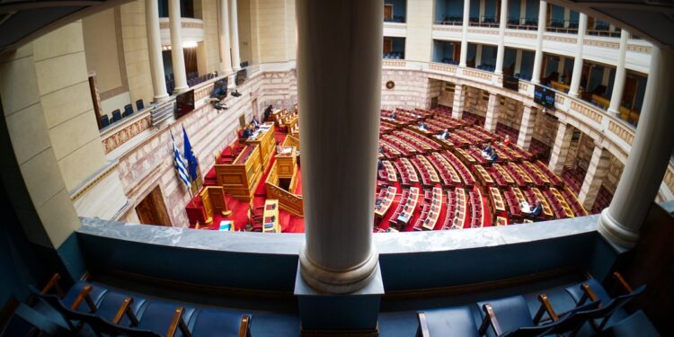 Καταψηφίστηκε η πρόταση δυσπιστίας: 157 κατά - 136 υπέρ