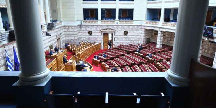 Βουλή: Η προανακριτική στο επίκεντρο της συζήτησης