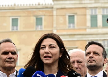 Παρουσία της υπουργού Παιδείας πραγματοποιήθηκε η μεγάλη μαθητική παρέλαση για την Επέτειο της 25ης Μαρτίου (εικόνες)
