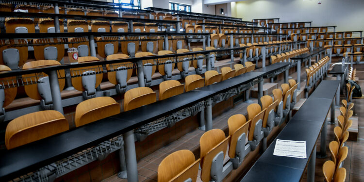 Η εγκατάλειψη των σπουδών στο ελληνικό πανεπιστήμιο
