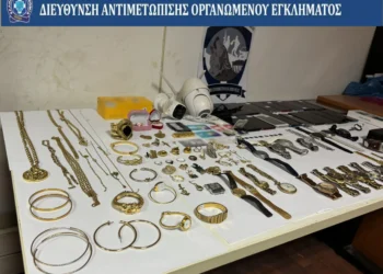 Εξαρθρώθηκε εγκληματική ομάδα – Παρίσταναν ότι είναι συντηρητές ανελκυστήρων ή υπάλληλοι της ΔΕΗ!