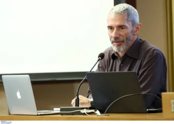 Τα «γυρίζει» ο Λακαφώσης μετά τον σάλο για την ιδιότητά του
