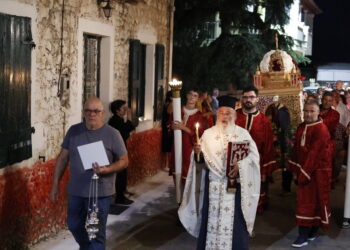 Μεγάλη Παρασκευή: Τι ώρα γίνεται η περιφορά του Επιταφίου