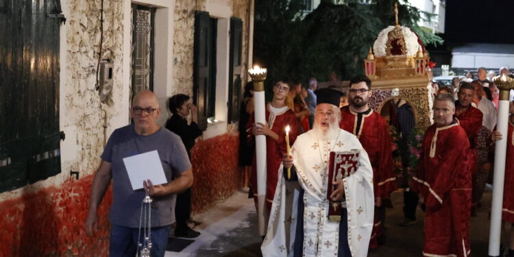 Μεγάλη Παρασκευή: Τι ώρα γίνεται η περιφορά του Επιταφίου