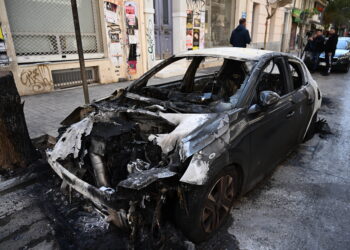 Εξάρχεια: Επιχείρηση «σκούπα» της ΕΛ.ΑΣ για εκκένωση κτιρίου