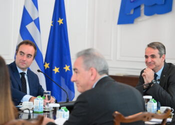Συναντήθηκε με τον Γάλλο υπουργό Άμυνας στο Μαξίμου