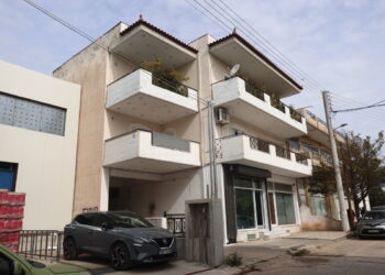 Γυναικοκτονία στο Μενίδι: Με ψυχολογικά προβλήματα ο ηλικιωμένος που σκότωσε τη γυναίκα του