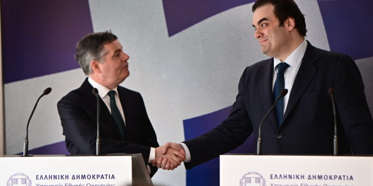 Συνάντηση Πιερρακάκη με πρόεδρο Eurogroup: Εμπιστοσύνη στις προοπτικές της ελληνικής οικονομίας