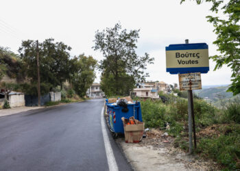 Εκκενώνονται τέσσερα σπίτια λόγω ρηγματώσεων – Σε κατάσταση έκτακτης ανάγκης η περιοχή, αναφέρει ο Λέκκας