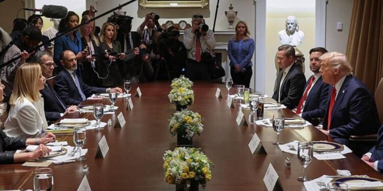 Σε κοινό βηματισμό Ντόναλντ Τραμπ και Τζόρτζια Μελόνι