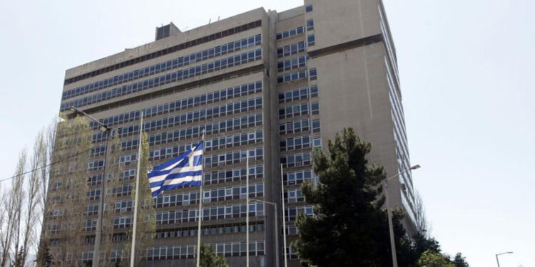Σύλληψη 59χρονου που φωτογράφιζε στρατιωτικό υλικό!