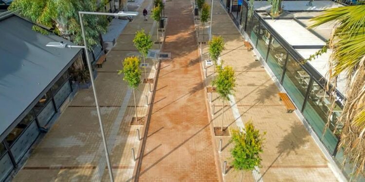Από σήμερα η Ζησιμοπούλου του Δήμου Γλυφάδας είναι αγνώριστη!