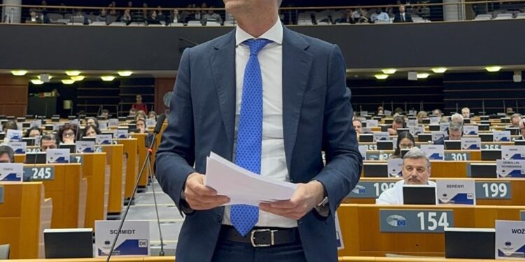 Αλβανία και Βόρεια Μακεδονία πρέπει να κάνουν τις απαραίτητες μεταρρυθμίσεις
