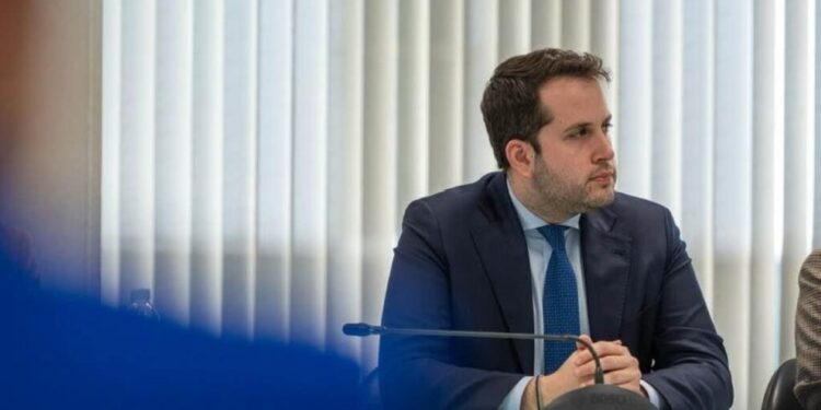 Τσάπαλος για υπερπλεόνασμα: Είναι αποτέλεσμα των προσπαθειών της κυβέρνησης, αλλά κυρίως των θυσιών των πολιτών