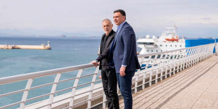 Συνάντηση Δημάρχου Πειραιά Γιάννη Μώραλη με τον Υπουργό Ναυτιλίας Βασίλη Κικίλια