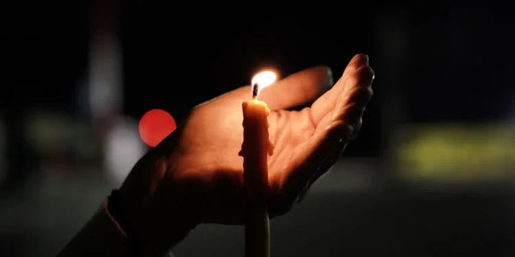 Πώς θα μεταφερθεί το Άγιο Φως σε κάθε γωνιά της Ελλάδα
