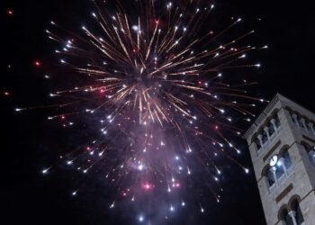 15 ιδέες για να ευχηθείτε σήμερα “Χριστός Ανέστη” στους αγαπημένους σας