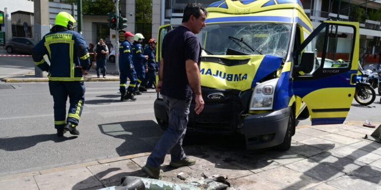 Ο “Καμικάζι” που έτρεχε με 200χλμ στην Υμηττού και το ασθενοφόρο