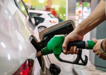 Σε αποκλιμάκωση οι τιμές καυσίμων και ηλεκτρικής ενέργειας