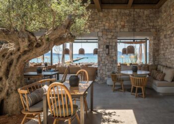 Έφαγαν 34 εκατομμύρια και τα ξέπλεναν με καπουτσίνο στο Costa Navarino
