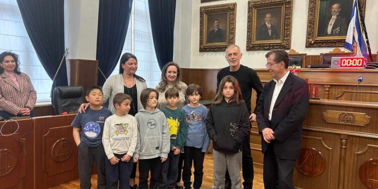 Ο Δήμαρχος Πειραιά υποδέχθηκε ομάδες ρομποτικής που διακρίθηκαν στο Πανελλήνιο Πρωτάθλημα FIRST TECH Challenge 2025