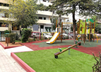 Παραδόθηκε πλήρως ανακατασκευασμένη η Παιδική Χαρά επί των οδών Αγ. Ελεούσης και Σοφοκλέους στα Ανάβρυτα