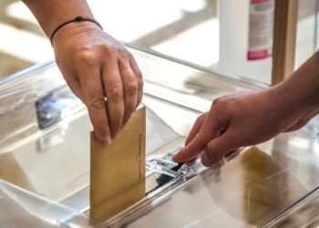 Πτώση ενδιαφέροντος για τα Τέμπη, άνοδος για την ακρίβεια- Στο 26,9% η ΝΔ με αναγωγή, 17,8% η «Πλεύση»