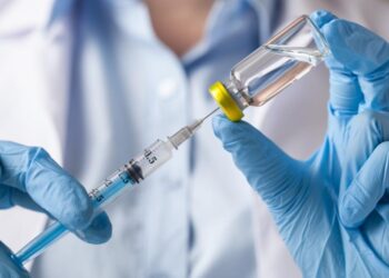 50.000 ευρώ αποζημίωση σε Έλληνα λόγω παρενεργειών από το AstraZeneca