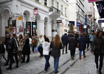 Πώς θα λειτουργήσουν τα καταστήματα ενόψει του Πάσχα