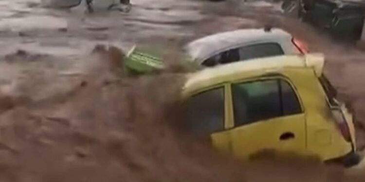 Ζημιές σε Πάρο και Μύκονο – Ποιες περιοχές κινδυνεύουν τις επόμενες ώρες