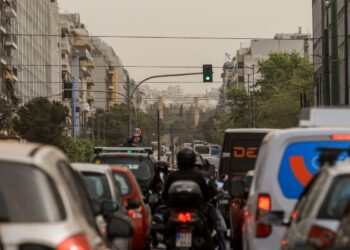 Ταλαιπωρία από καραμπόλα 5 οχημάτων- Κίνηση και στα 2 ρεύματα